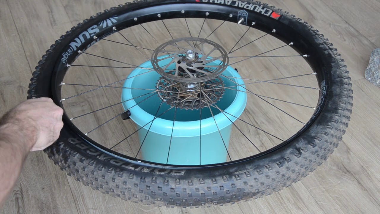 Tubeless Mountain Bike Tyre | Seating a 29+ Tyre Bead