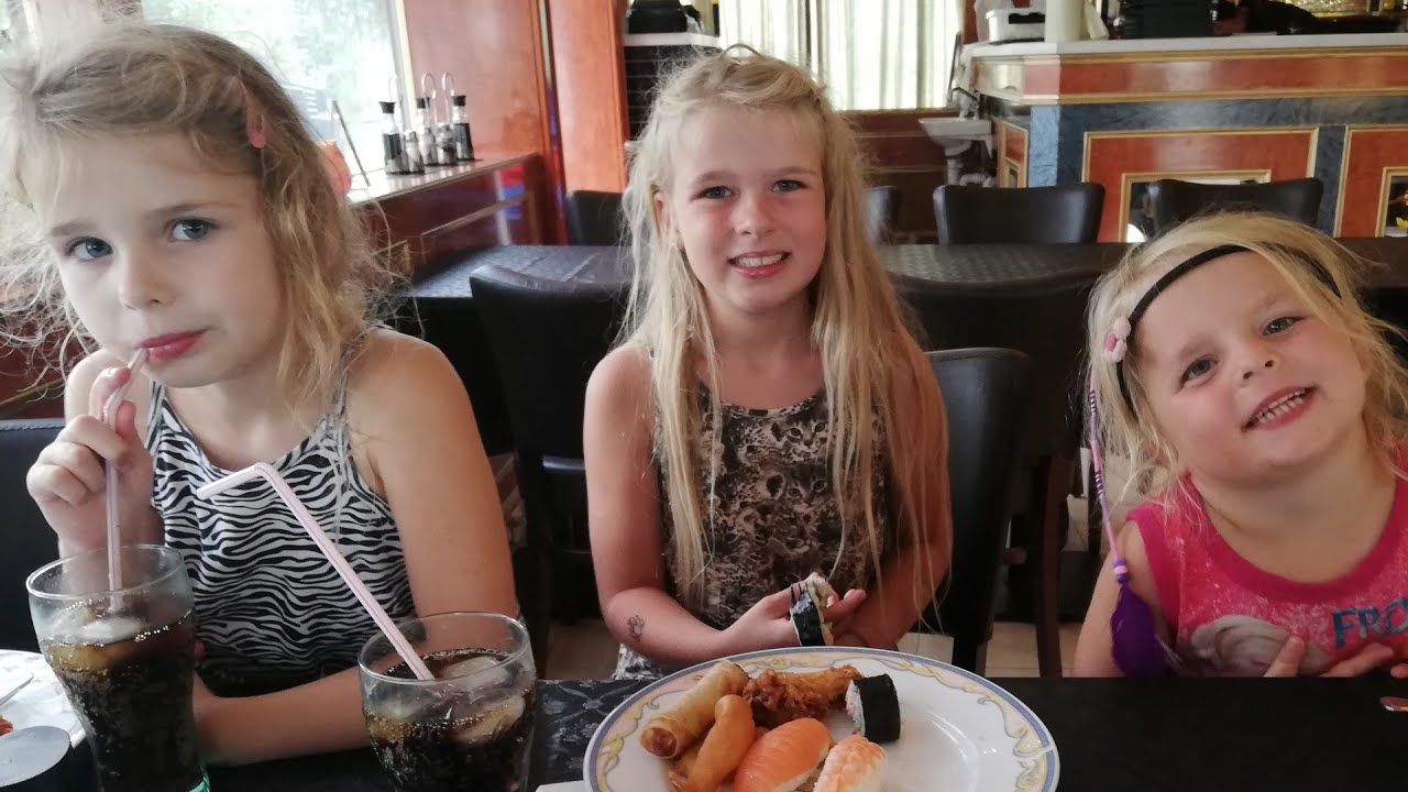 På den kinesiske restaurant🍣🍜😋