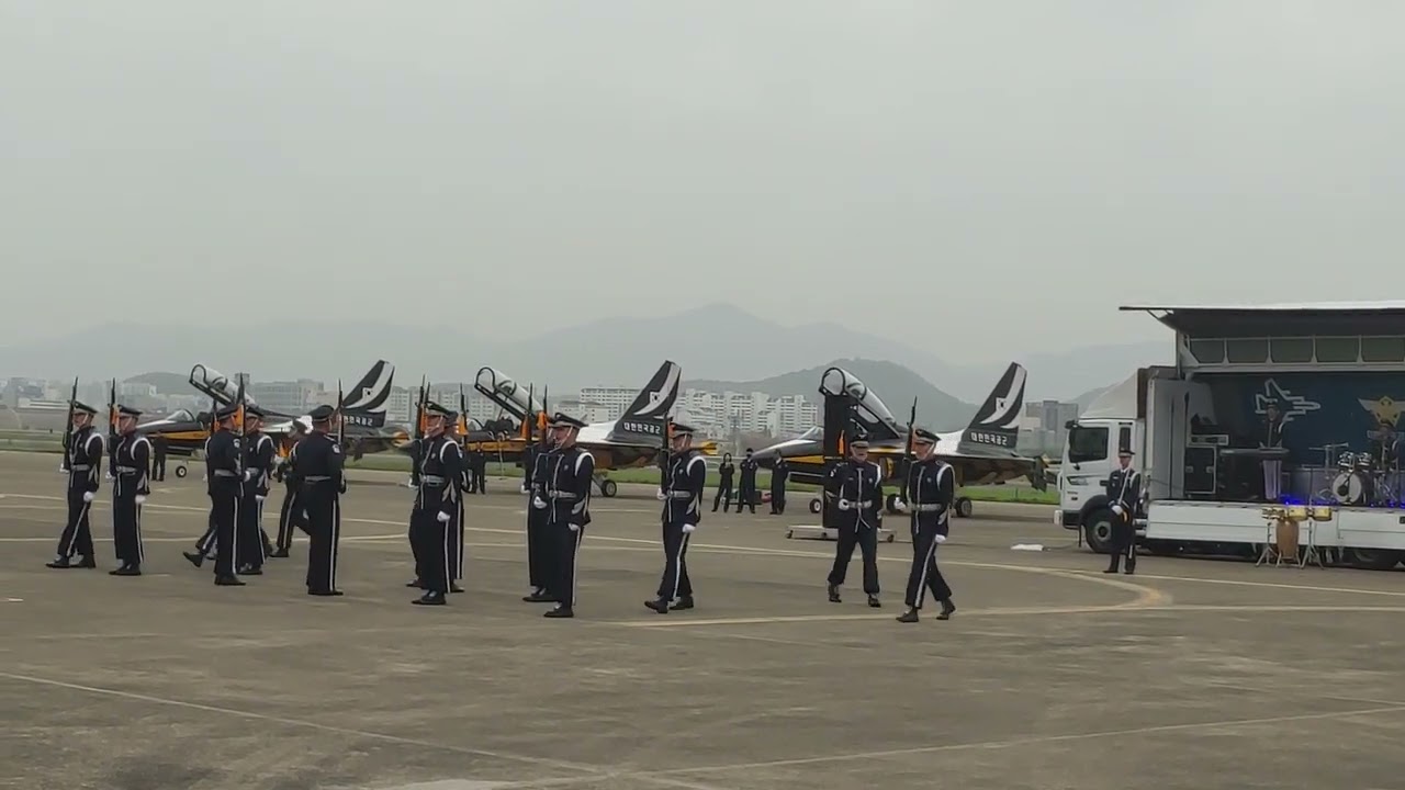 24-04-20 공군교육사령부 의장대 동작시범