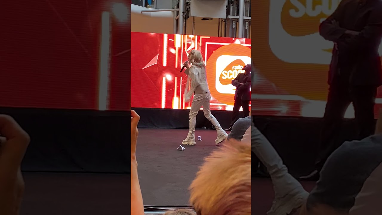 Je danse encore - Bilal Hassani - Scoop live à Lyon