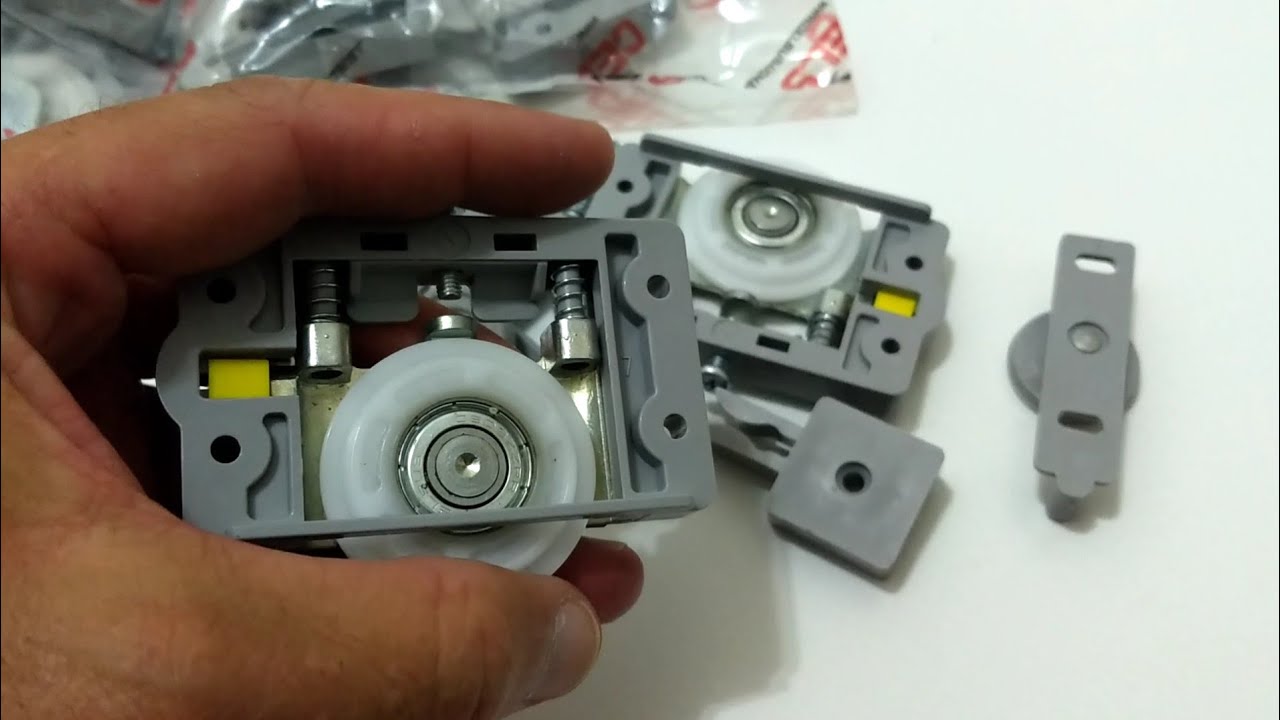 Porta de correr de guarda roupa saindo do trilho? Rodízios com molas, sistema Antidescarrilamento!