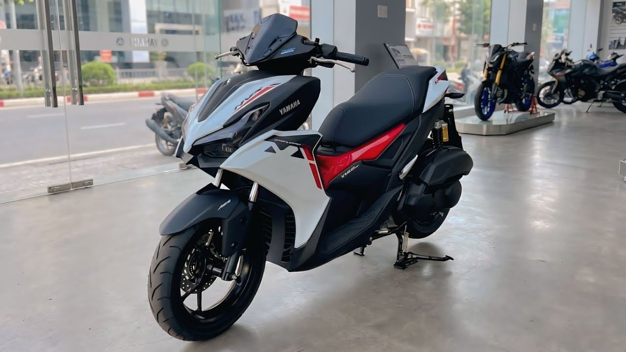 Обзор и демонстрация мотоцикла YAMAHA AEROX 155 / NVX TURBO 155 белого цвета с ABS 2026 года выпу...