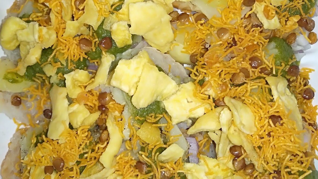 Button papdi chat (famous sindhi chaat)