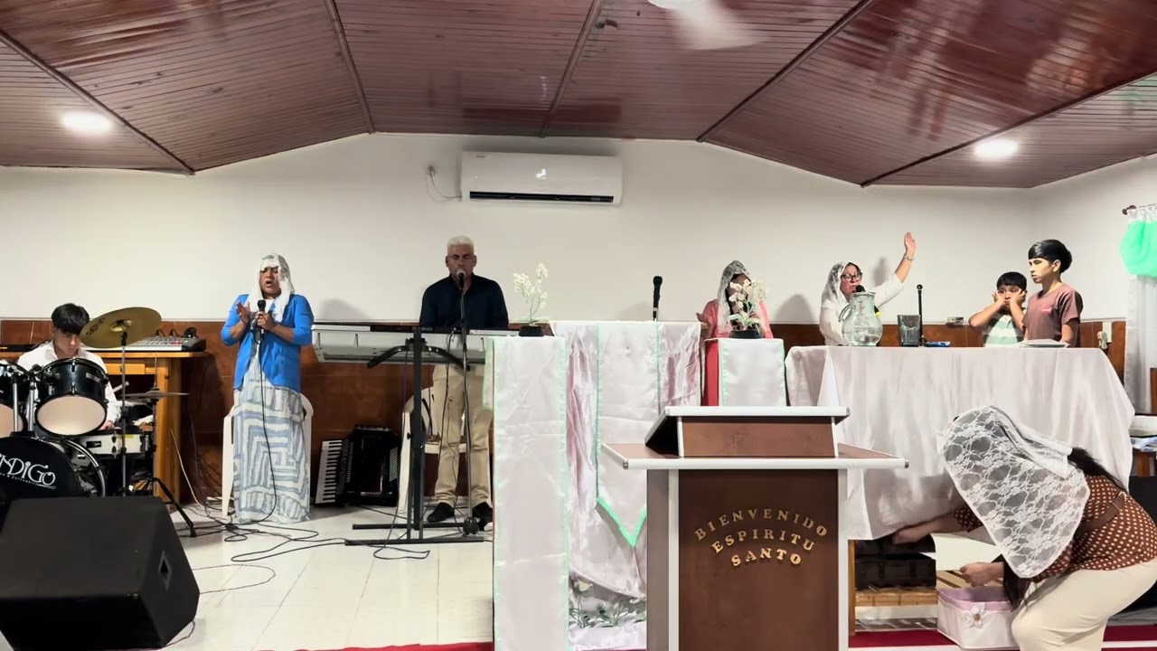 Momento de adoración en nuestra congregación. Alabanza: tu mirada. Dios siga renovando el espíritu