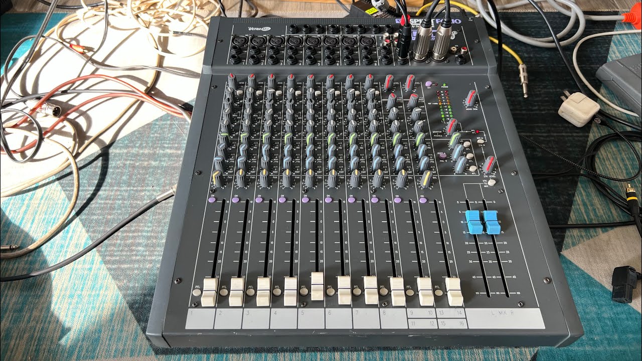 Mixer soundcraf spirit folio F1 16 line bãi Anh Quốc