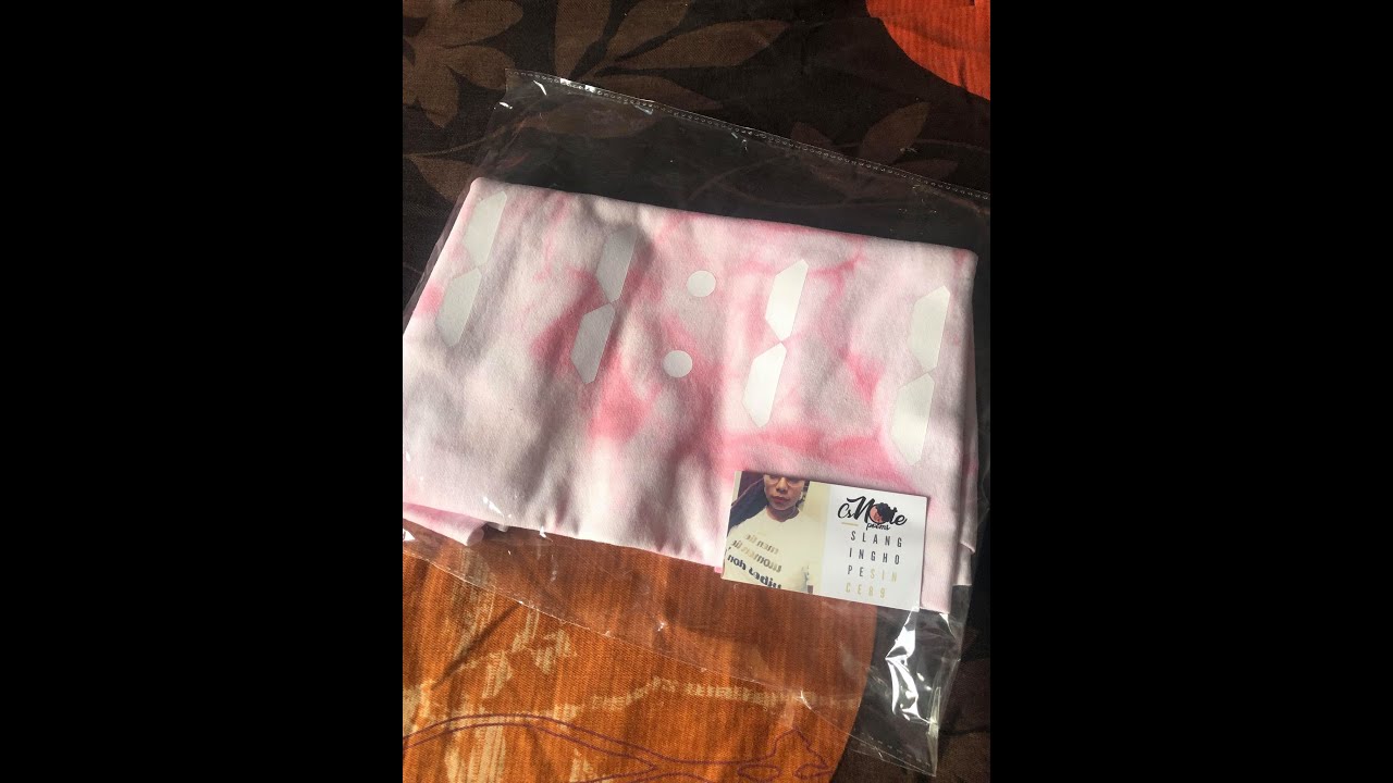 #ASMR | Unbagging @MerchByCarlieRock ⏸👚⏸ | (crinkling & fabric sounds)