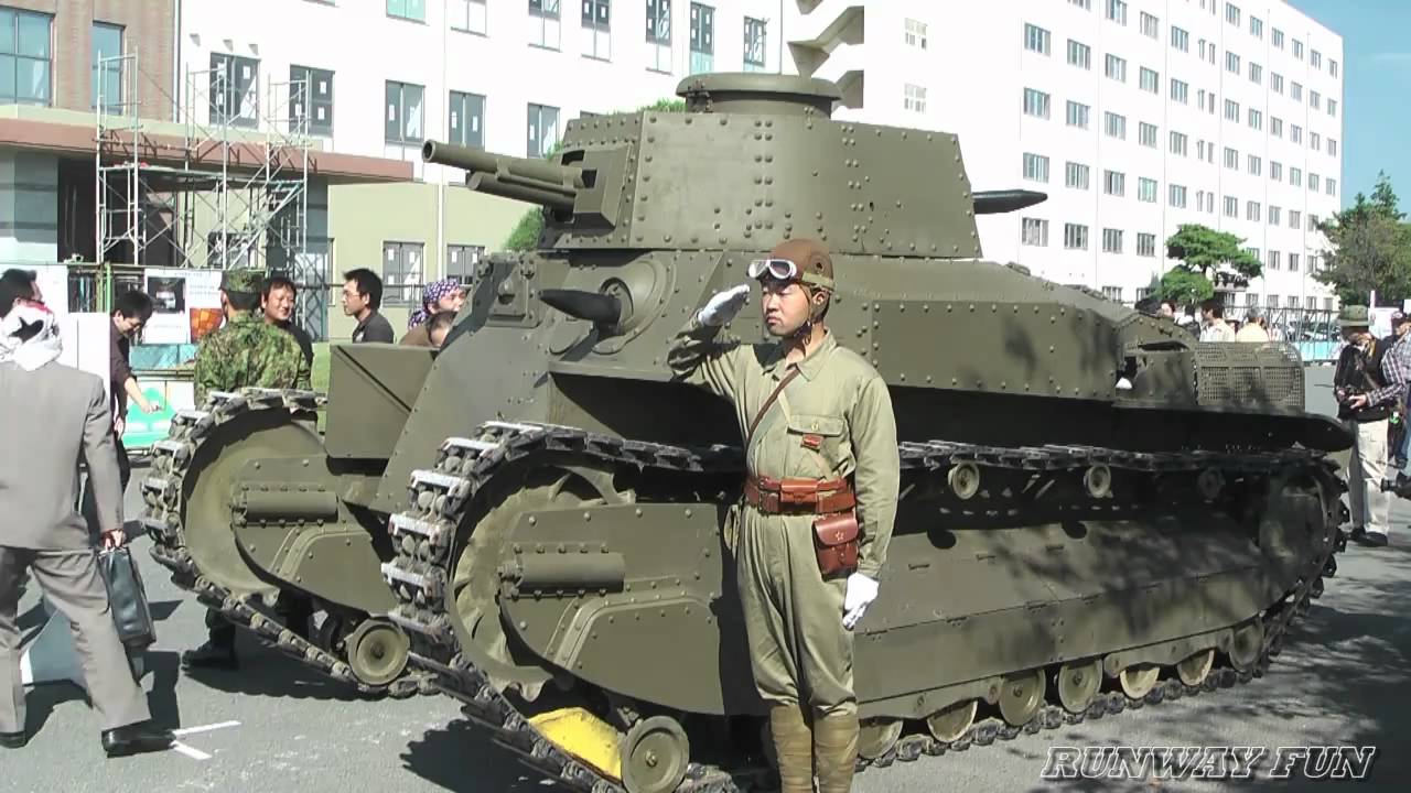 ＜89式中戦車展示＞日本兵現る！武器学校・土浦駐屯地記念式典