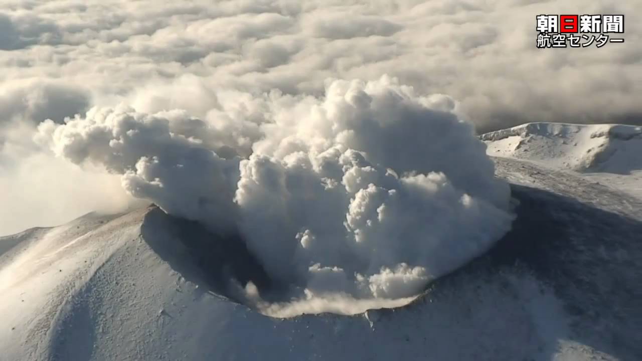 浅間山が噴火、噴煙２０００ｍ
