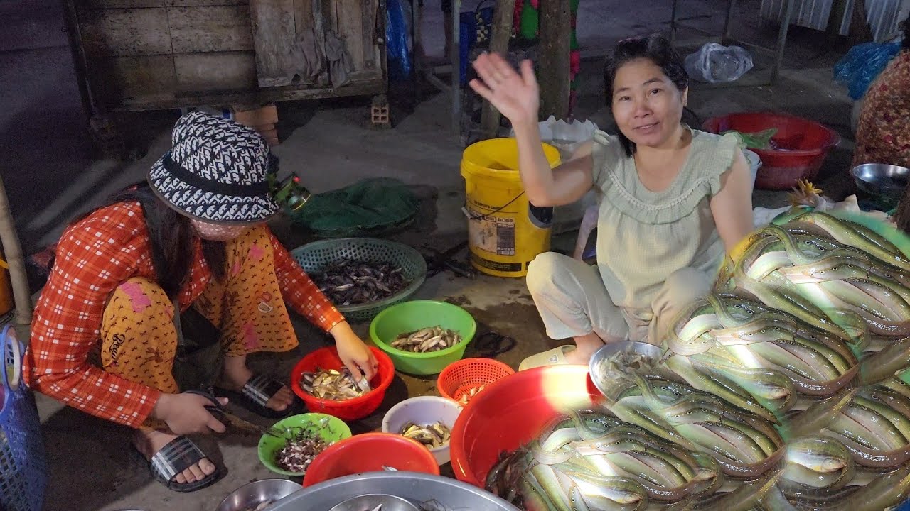 2 Vợ Chồng Mình Bất Ngờ Trúng Cá Phải Cần Sự Trợ Giúp Của Cha Mẹ Mới Bán Hết Được Cá | HLDT 960