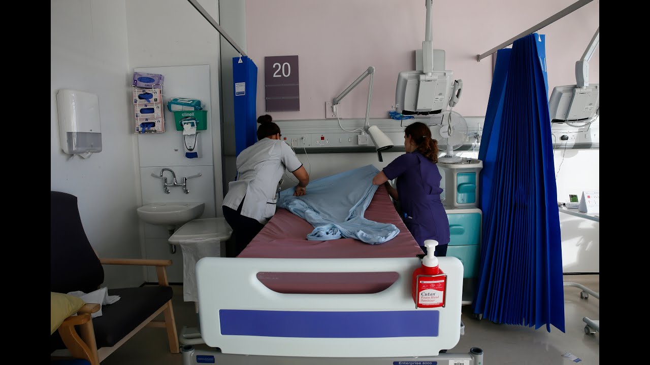 8,500 bed-blockers 'costing NHS &pound;900 million a year'