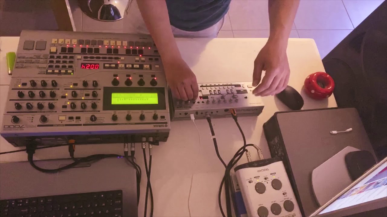 Confiné  Acidcore ( Yamaha rs7000 & Tb03 ) Full Hardware (vidéo non synchro )