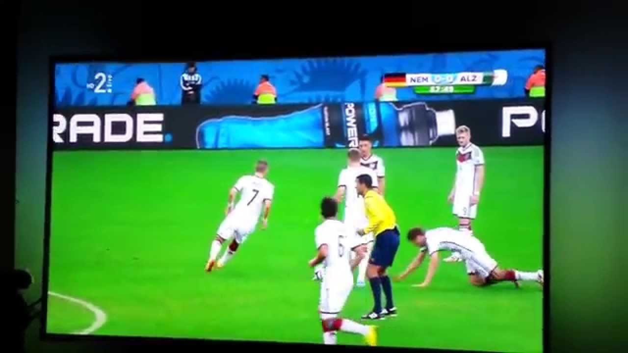 Epic Fail - Thomas M&uuml;ller Free Kick - Germany Vs. Algeria | World Cup 2014