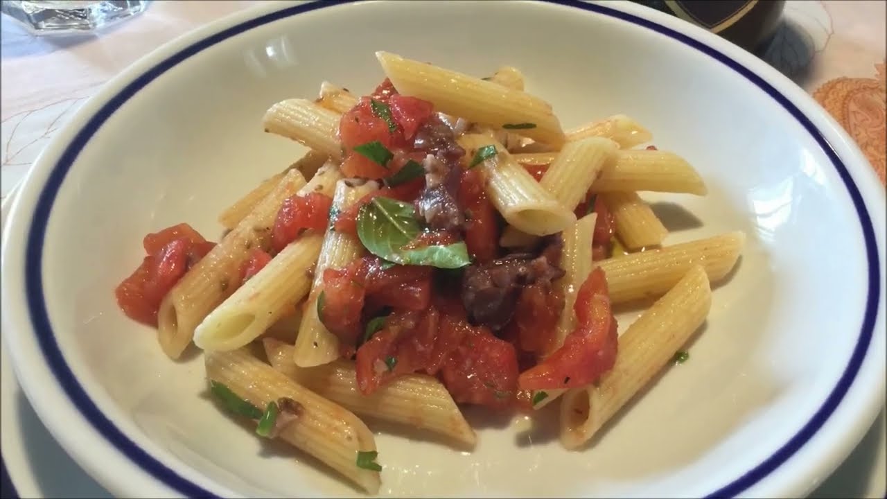 Pasta con crudaiola di pomodoro (videoricetta n° 1117)