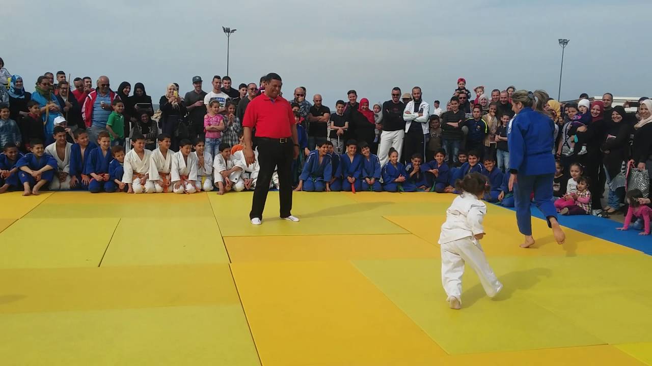Le combat de judo  du siècle maman Salima Souakri contre sa fille Maria... À votre avis qui va gagné