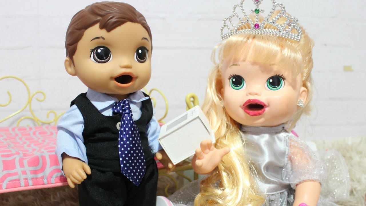 BABY ALIVE MENINO MEU PRIMIERO FILHO GABRIEL E SARA COMILONA SE ARRUMANDO PARA CASAMENTO!