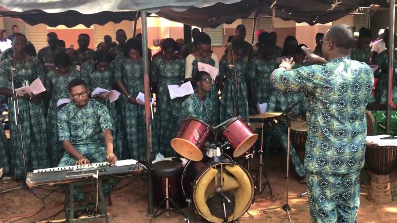 la chorale Jean Marie Cissé de Sikasso et la chorale Saint Joseph de fantéréla
