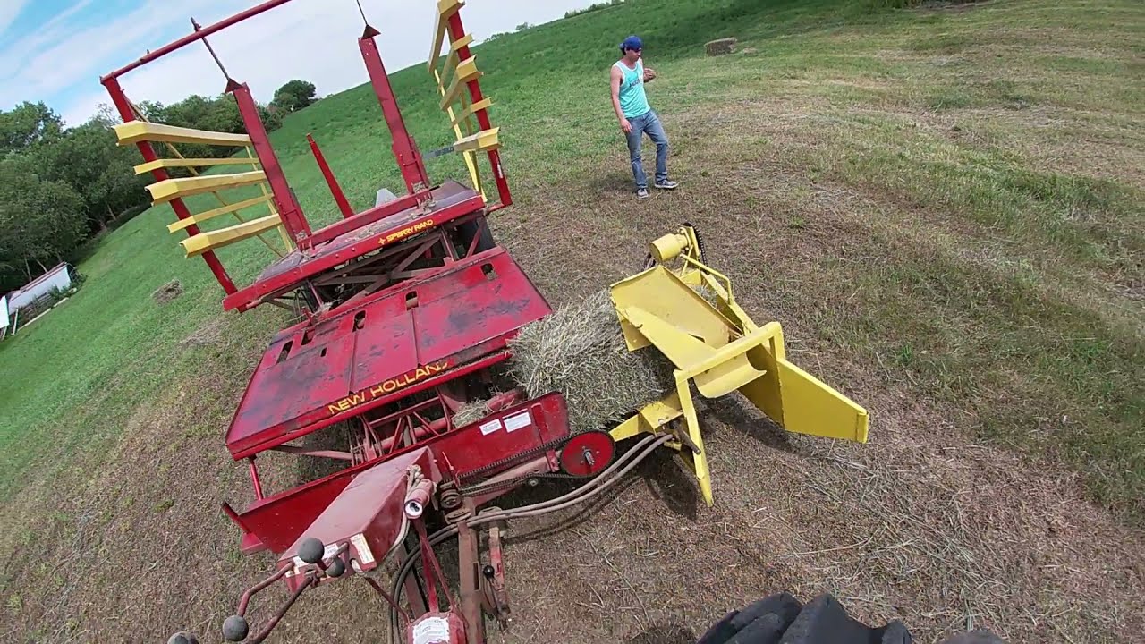 1012 New Holland Picking Up