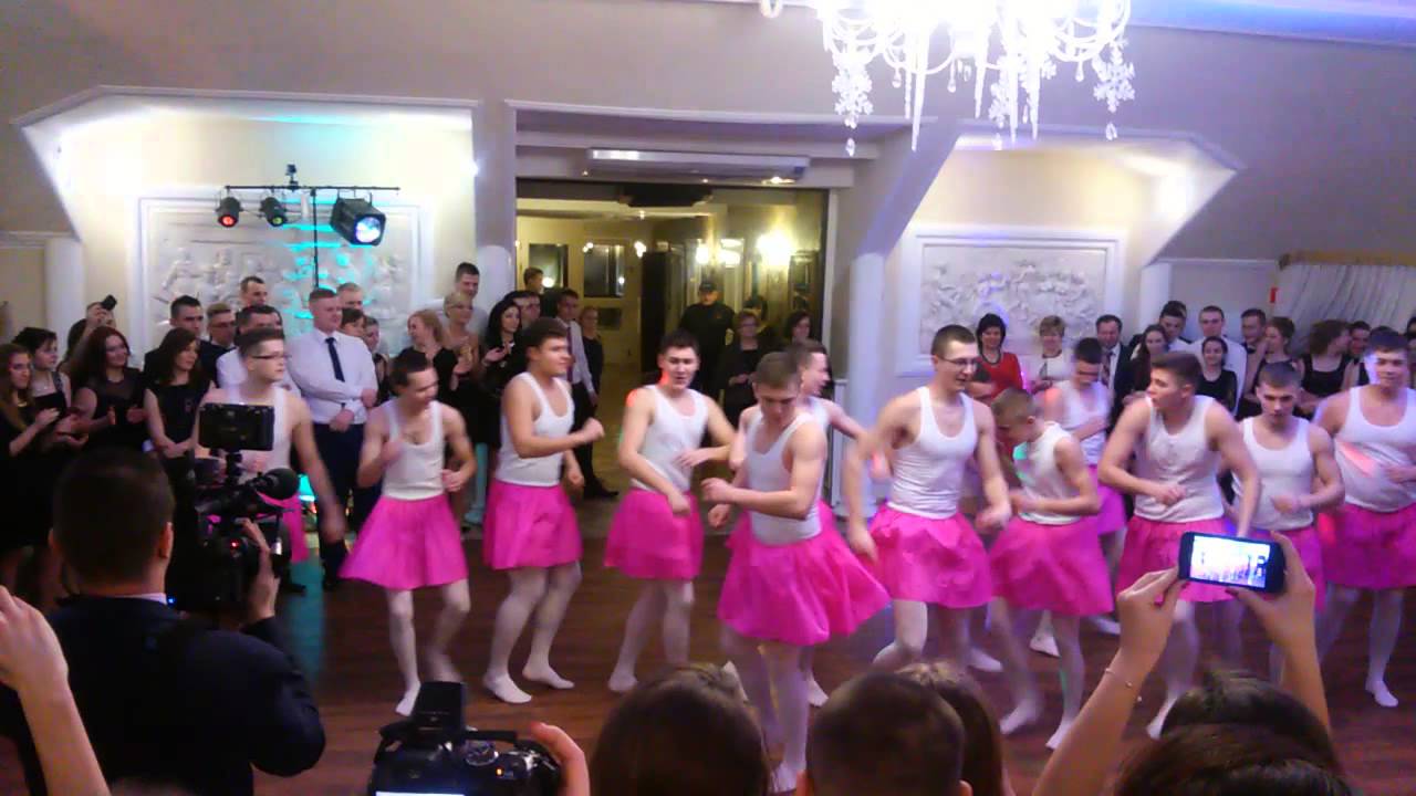 Jezioro łabędzie w wykonaniu maturzystów z ZSOiZ w Ciechanowcu. Studniówka 2015