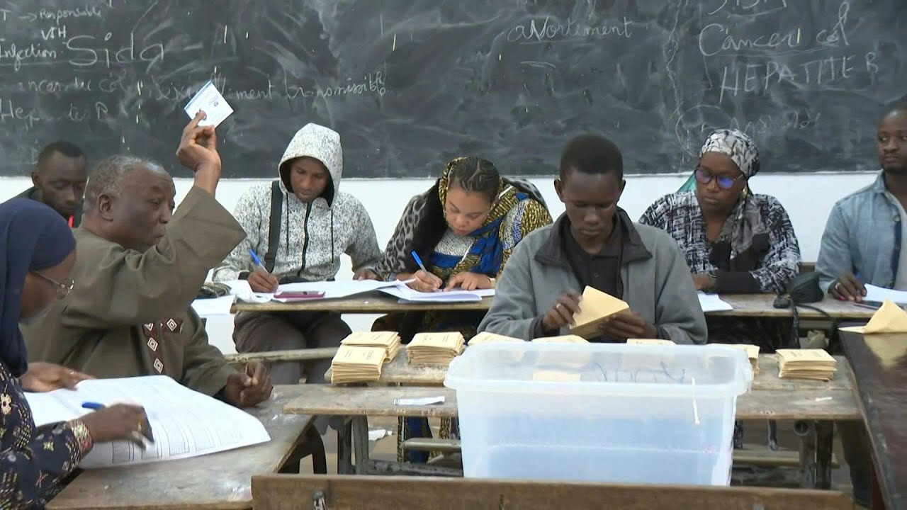 Senegal presidential election: polls close and vote counting begins | AFP