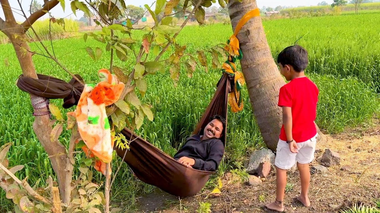 मामा बाळाच्या झोळीत झोपला 😳माऊली ने झोका दिला 😳