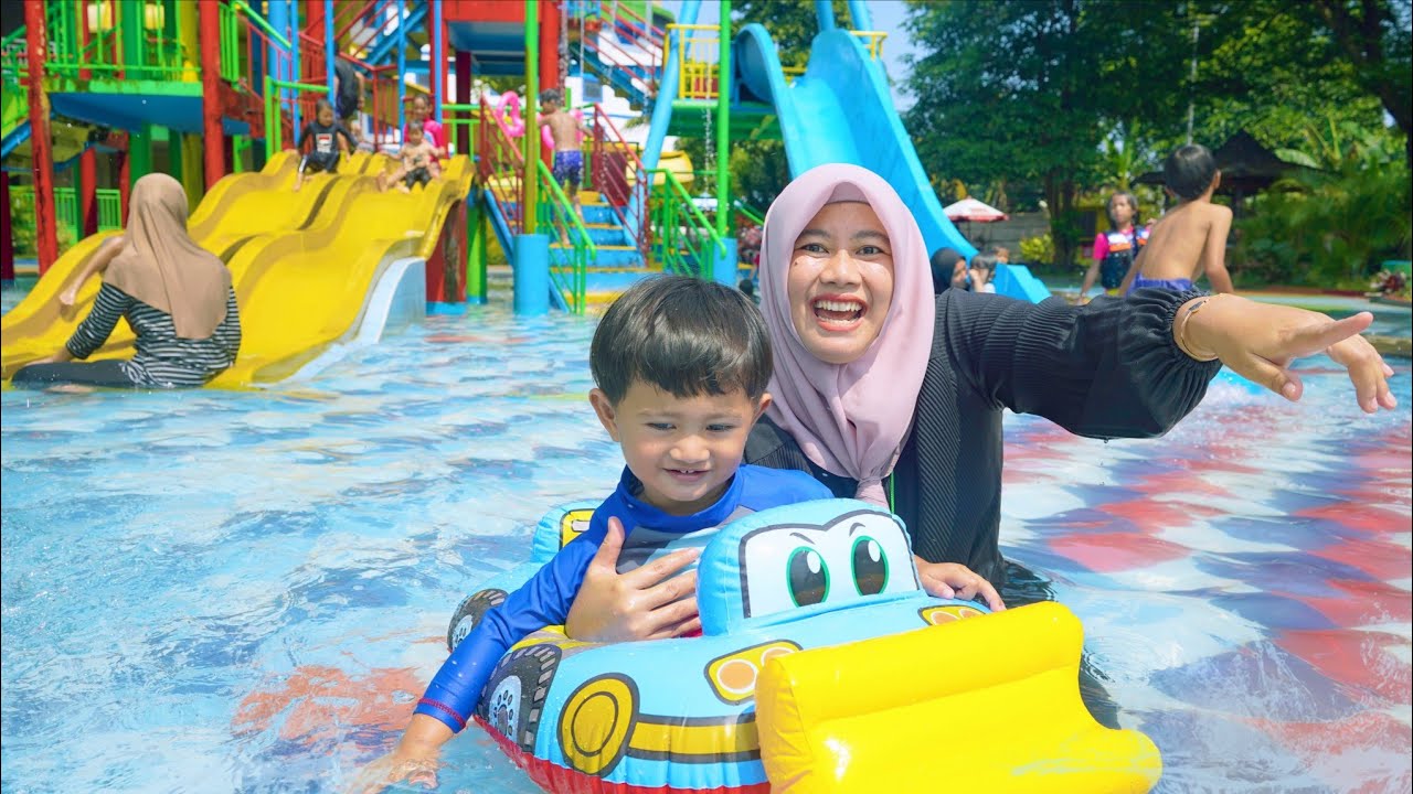 AZAM BELAJAR BERENANG 👶 DAN NAIK SELUNCURAN TINGGI