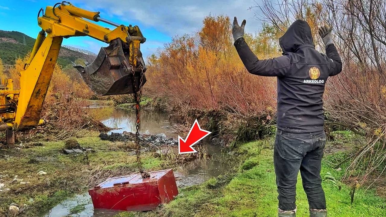 Мы нашли старый сейф, брошенный в реке❗️ (Мы вызвали полицию)