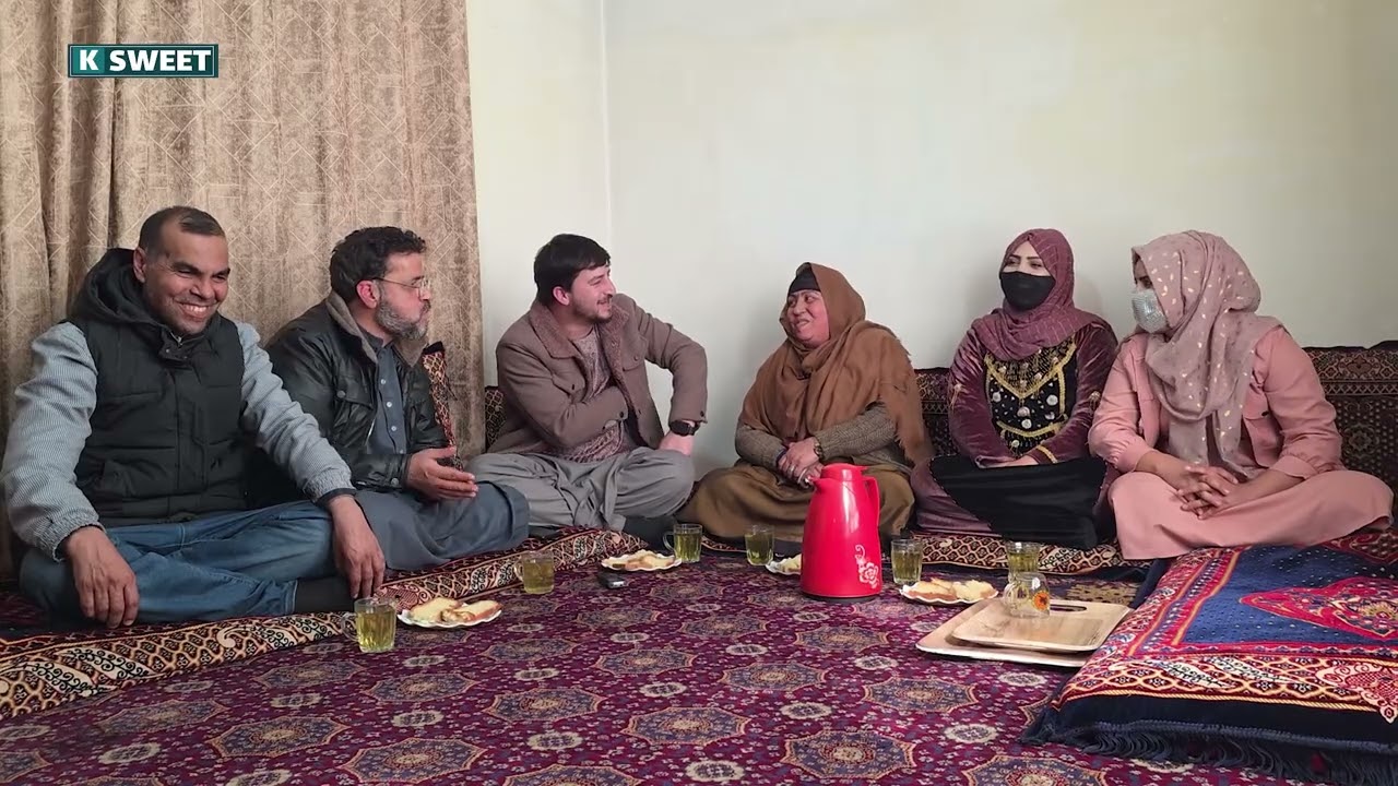 نظریات شما در باره خاله نفیسه و تسلیم نمودن تحفه های نقدی از طرف حاجی صاحب ایساق انوری برای تیم