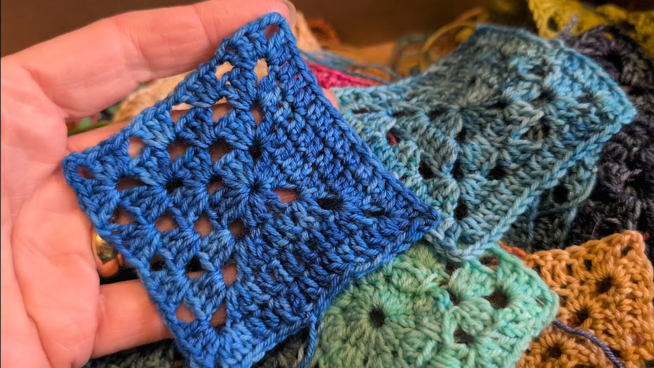 Vlogmas with Mrs D day 17 - mucking about with crochet squares 
