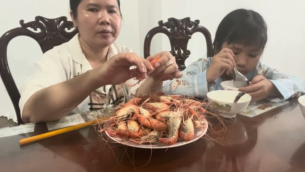 Vlog 55: cùng hai mẹ con ăn tôm càng sông #xuhuongyoutube #food #amthucmientay #monngonmoingay #.