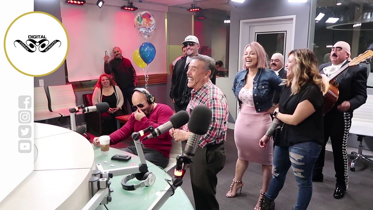 SORPRENDEN A LUPILLO RIVERA TODA LA FAMILIA en La Cabina del Piolin