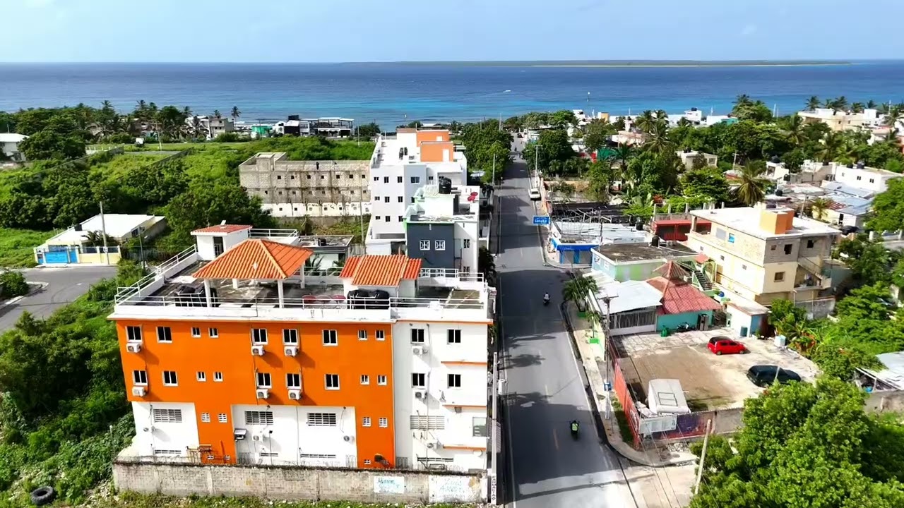 DISTANCIA PLAYA - MALECON DE CALETA - LA ROMANA - A solar en venta 1,100 o 500 M2 )