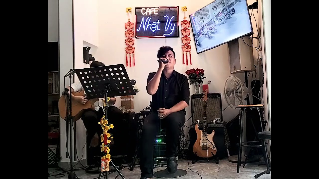 Xuân Họp Mặt ( Văn Phụng ) Tini Phong live guitar 
