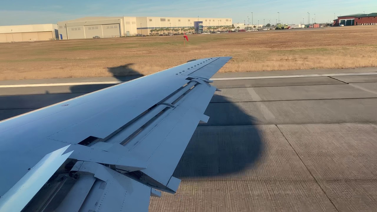 American Eagle, ERJ-145, landing in Savannah