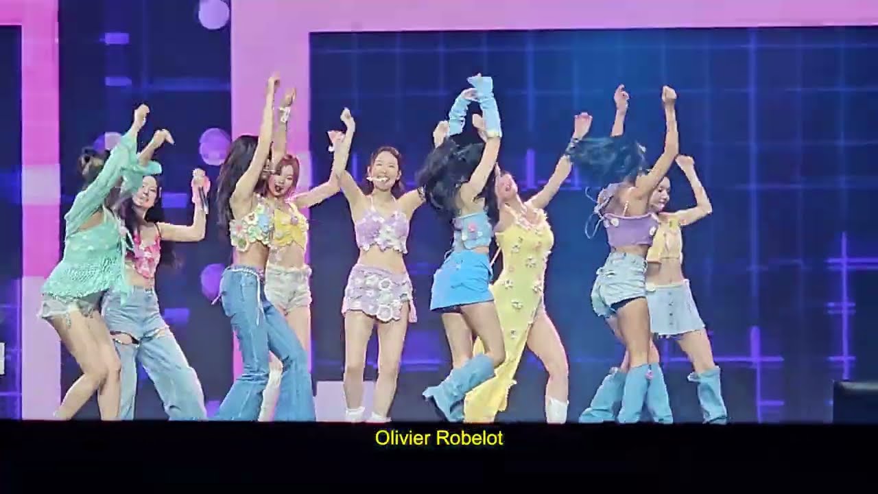 Twice 트와이스 @ Accor Arena in Paris - Talk that talk | Fancam
