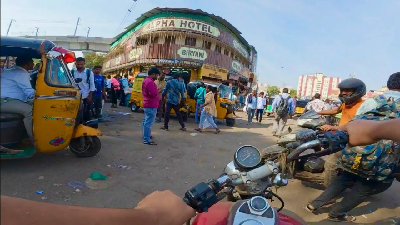 The Feast That Awaits Every Train Traveller in Secunderabad India | Inside Alpha Hotel!