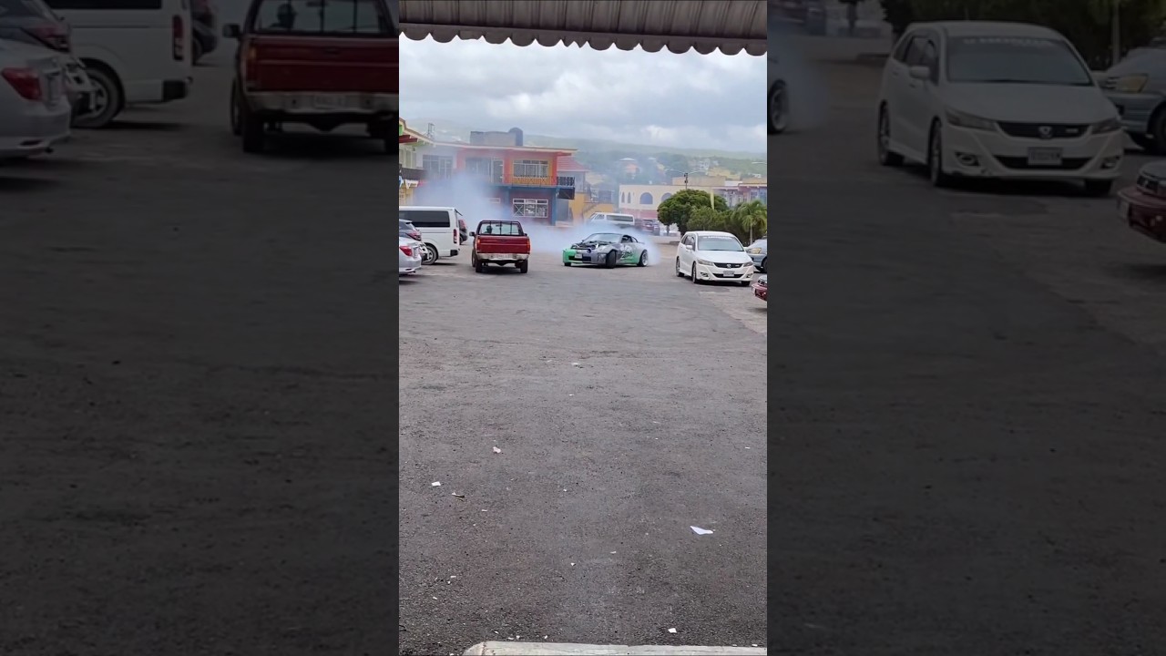 Nissan 350z Parking Lot Crazy Drift #drift #shorts #shortvideo #350z #nissan #powerslide #automobile