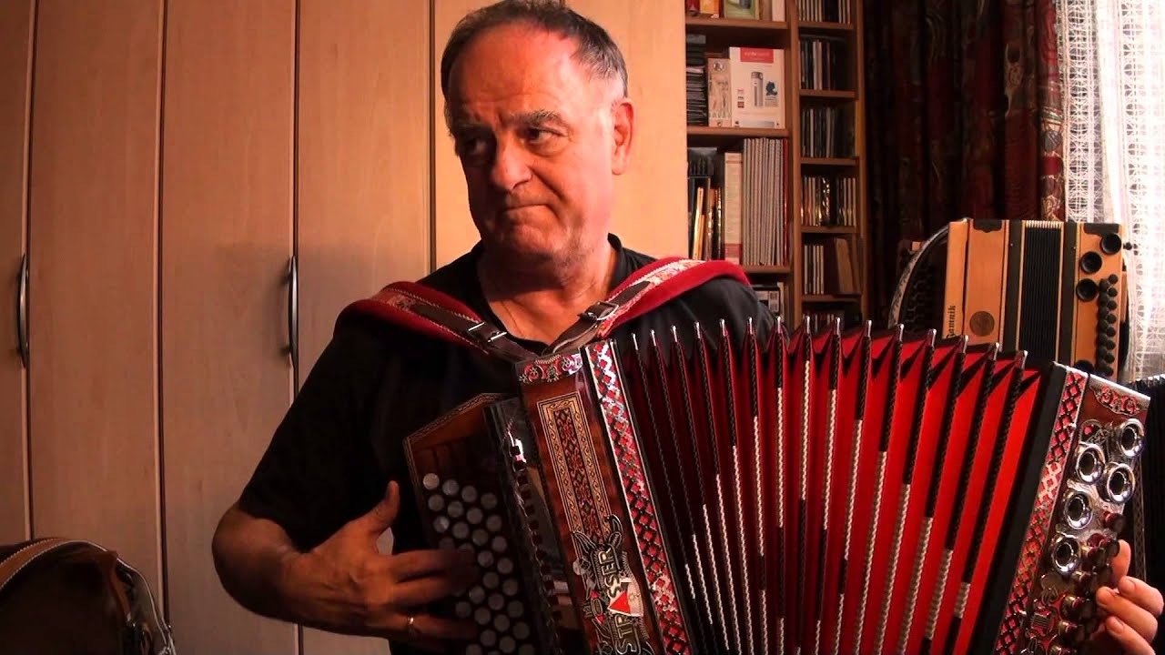Der kleine Harmonikaspieler gespielt mit der Strasser Harmonika in F B Es As