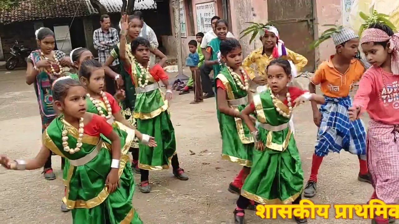 **महुआ झरे**