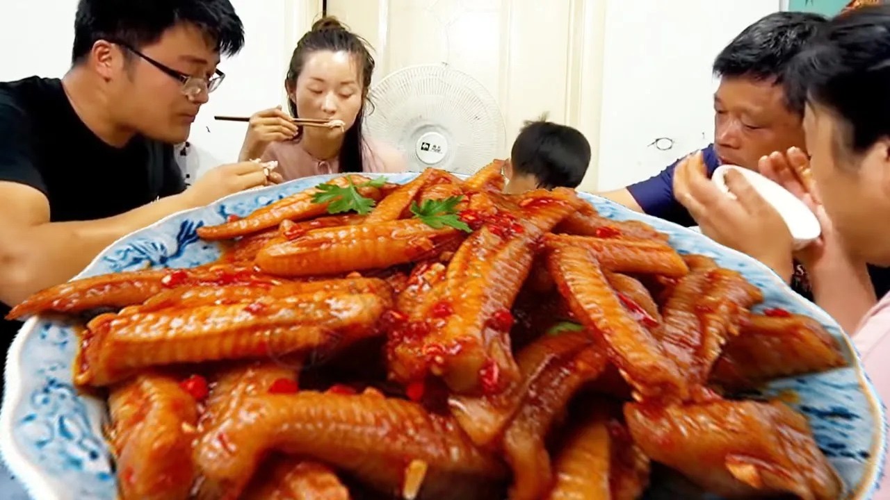 大sao做4斤干锅鸭掌给儿子加餐，先炒再卤麻辣入味，小肥羊吃的停不下来！【徐大sao】