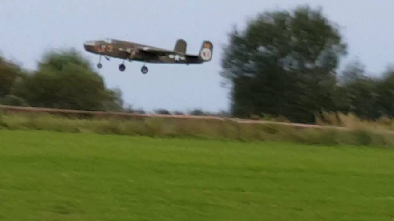 RC B25 Mitchell 2 x Saito Fg21 2,4 m wingspan