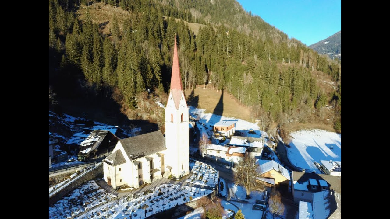 Kirche von Stall im M&ouml;lltal im J&auml;nner 2022