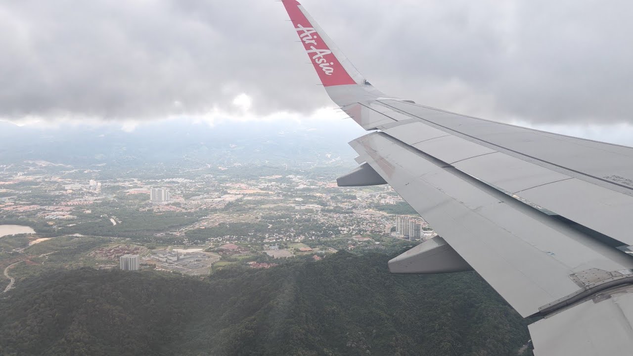 Mendarat Hujan lebat di KKIA Airport Kota Kinabalu Sabah Malaysia 