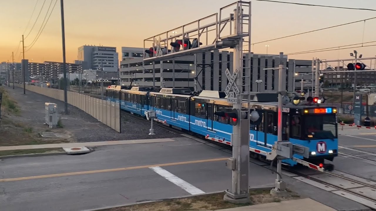 Sarah Street (St. Louis Metrolink) Railroad Crossing ~ St. Louis, Missouri, USA 🇺🇸