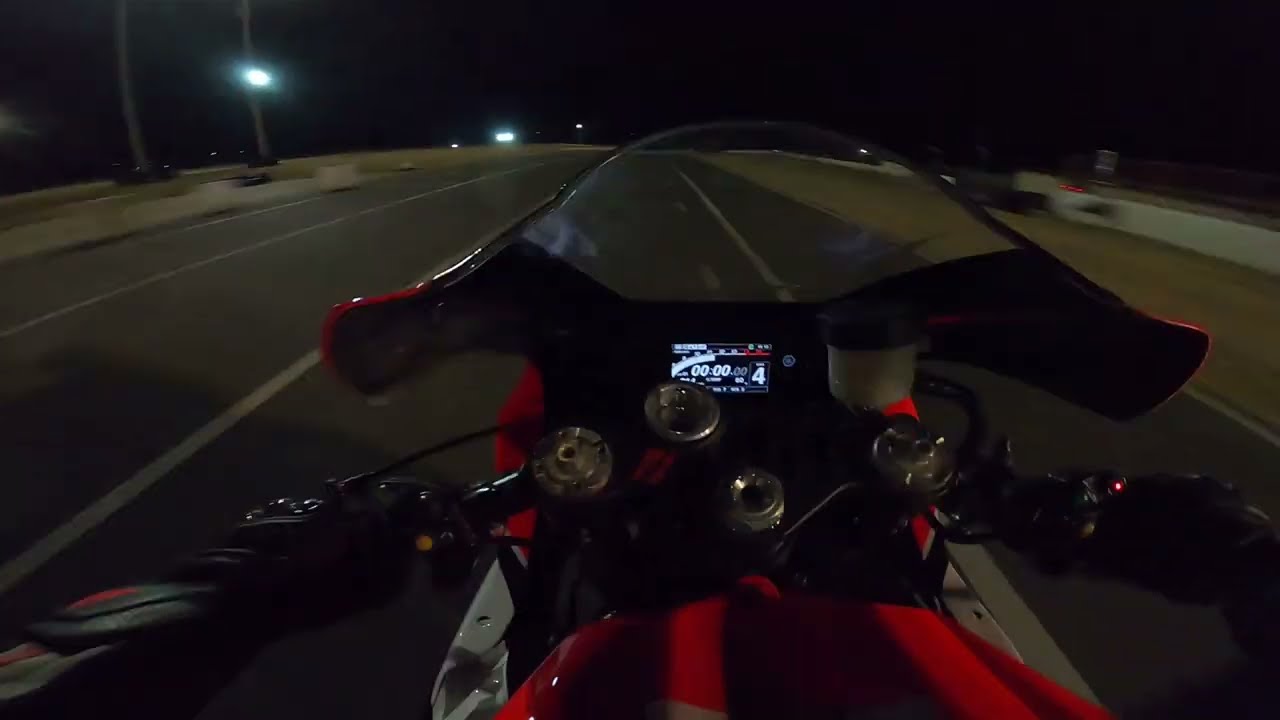Notturna all'Autodromo Concordia Yamaha R1 M