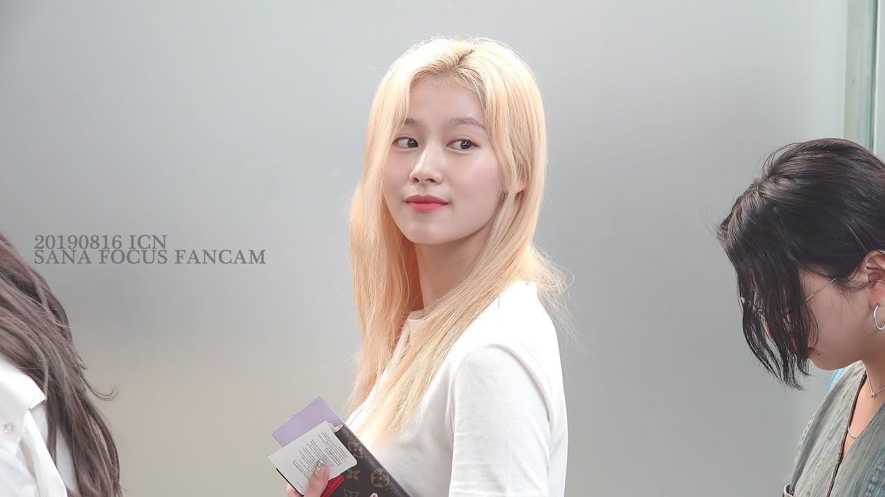190816 ICN 출국 사나(SANA) 직캠