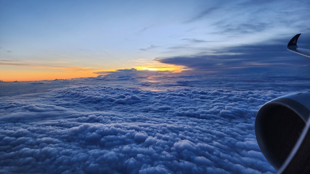 CX714 SIN HKG Busines Class Cathay Pacific Airbus A350-900 Seat 17K Red Eye Flight With Sunrise