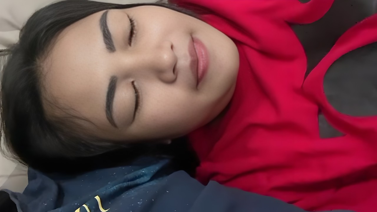 AW AW PELUKANMU MEMBUATKU MERASA NYAMAN