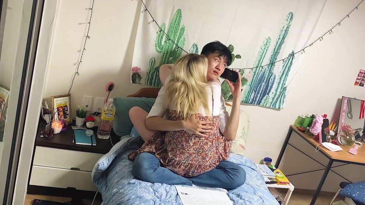 [русский]Отвлекает моего парня, пока он на телефоне !!! * Его реакция - это все *