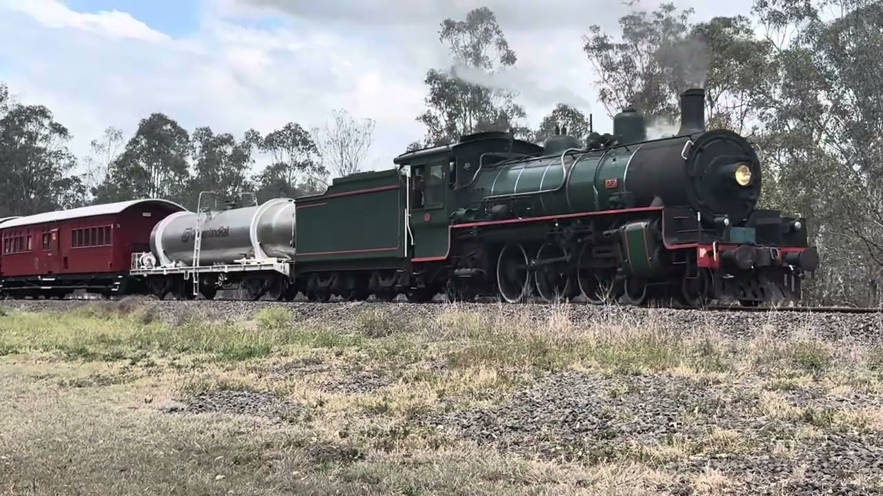BB18 1/4 1079 From Ipswich to Ebeneza loop spotted at Thagoona and other locations, 14/10/25