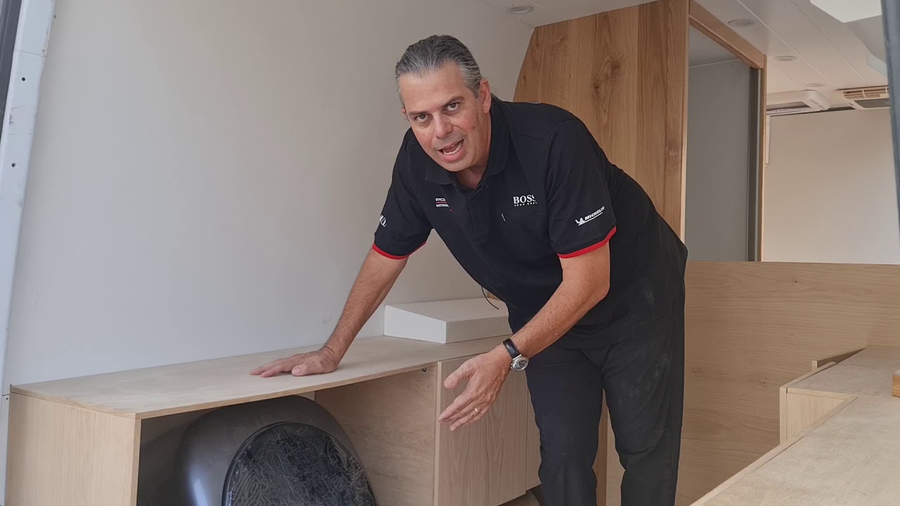 איך לבנות אוטוקרוואן בישראל? מסיימים לצבוע ולבנות את המטבח |התקרה| והחלק האחורי באוטוקרוואן שלנו